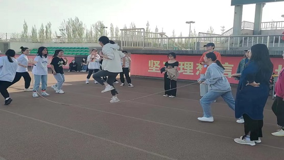 跳绳2.jpg 跳绳2.jpg