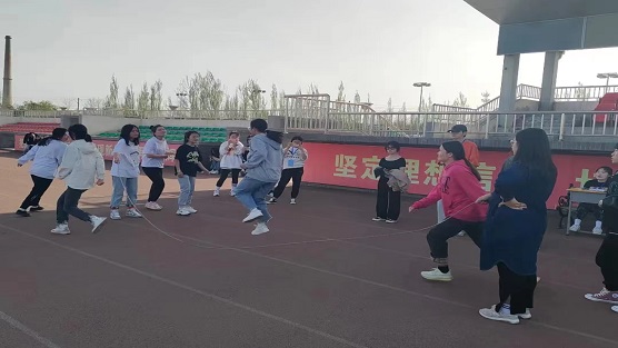 跳绳4.jpg 跳绳4.jpg