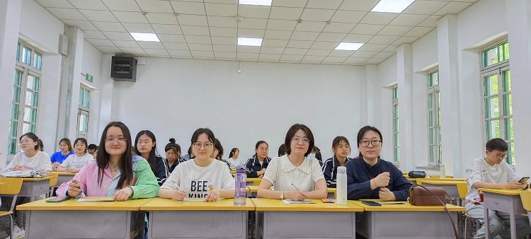口语决赛 1.jpg 口语决赛 1.jpg