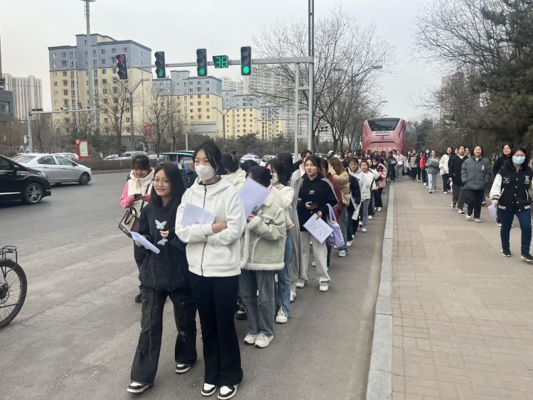 24.3温情送考 为梦护航——专升本送考新闻稿4.jpg 24.3温情送考 为梦护航——专升本送考新闻稿4.jpg