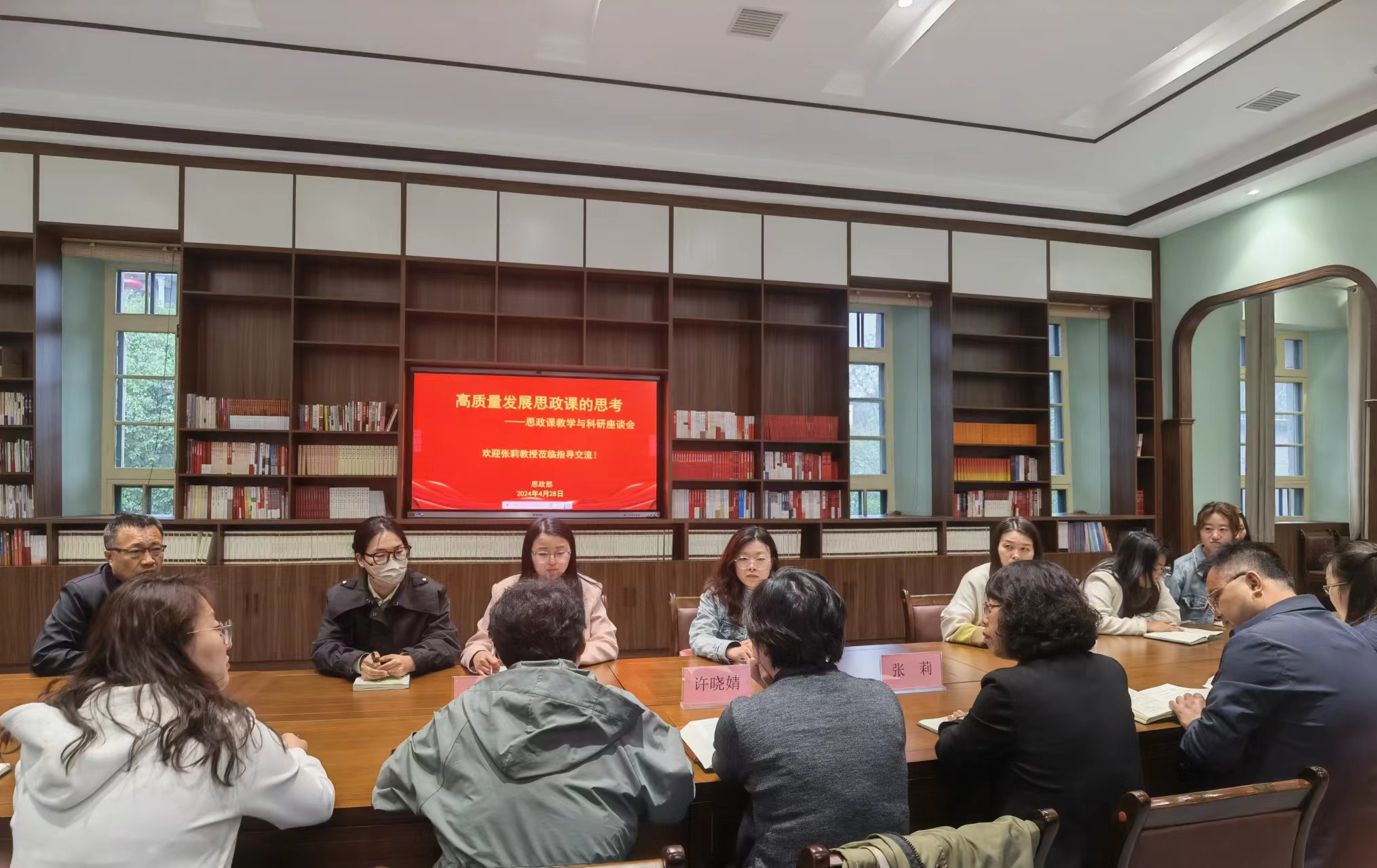 座谈1.jpg 座谈1.jpg