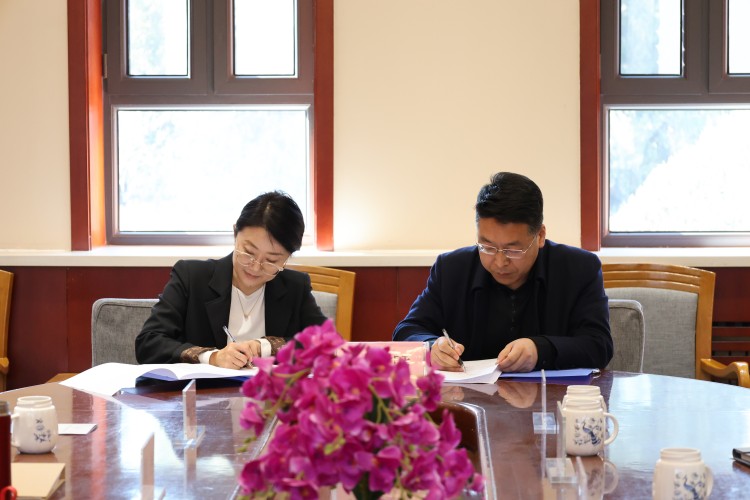 签约(1).jpg 签约(1).jpg