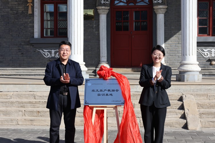 揭牌(1).jpg 揭牌(1).jpg